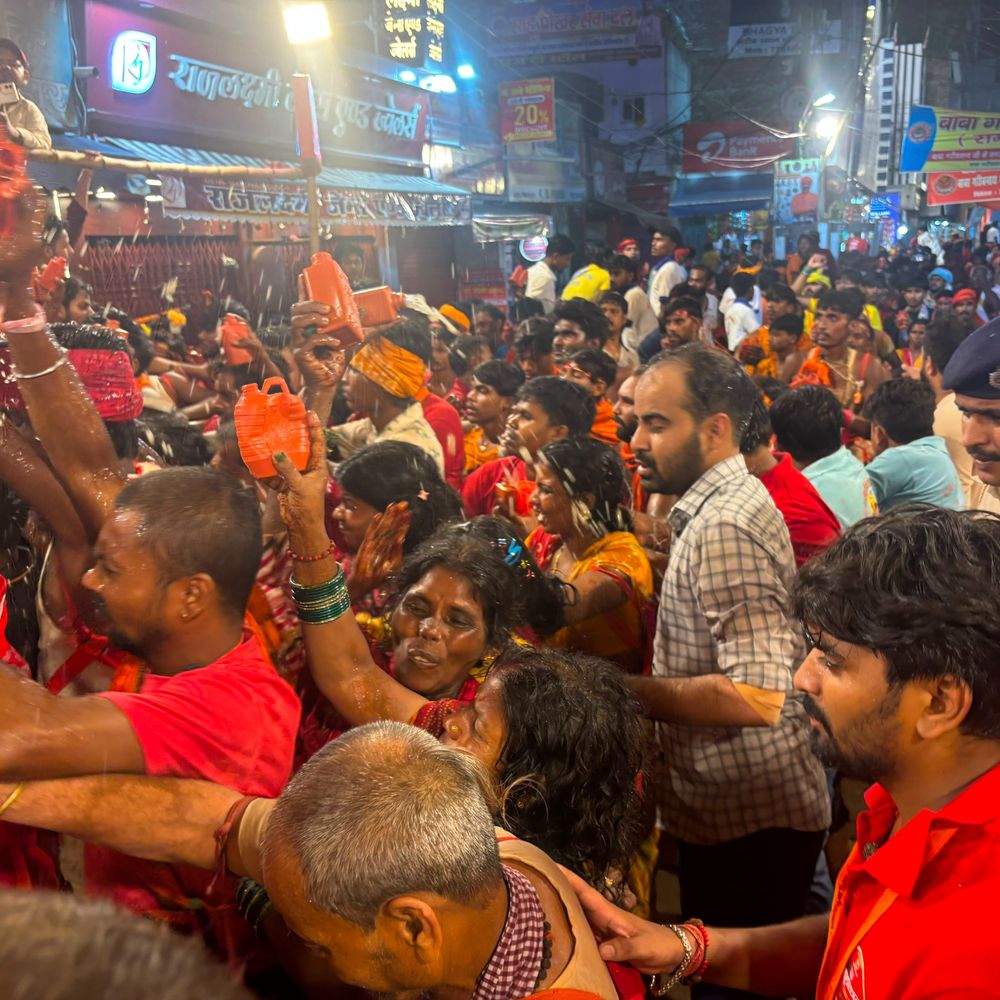 हर-हर महादेव के जयकारों से शिवमय हुआ शहर:तीसरी सोमवारी पर बाबा गरीबनाथ मंदिर में उमड़ा कांवरियों का सैलाब; हेलीकॉप्टर से होगी पुष्प वर्षा