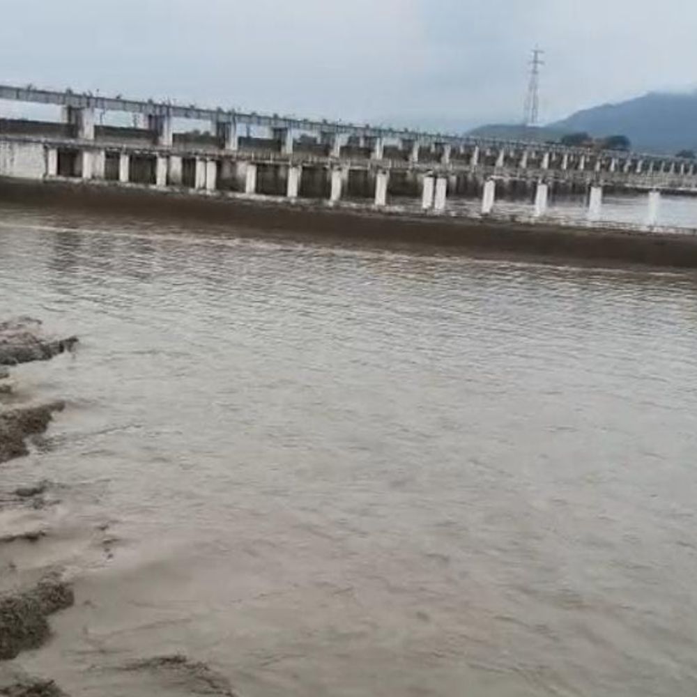 खतरे के निशान की ओर बढ़ रहा गंडक-बागमती का जलस्तर:नेपाल में आई भीषण बाढ़ के बाद अलर्ट पर मुजफ्फरपुर प्रशासन; बूढ़ी गंडक में राहत