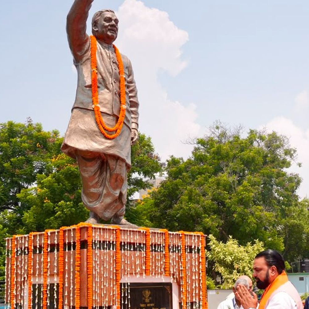 अटल बिहारी वाजपेयी की स्मृति में पटना में किया पौधरोपण:पाटलिपुत्र पार्क में मुख्यमंत्री ने दी श्रद्धाजलि,‘एक वृक्ष अटल जी के नाम’ से पर्यावरण संरक्षण का संदेश