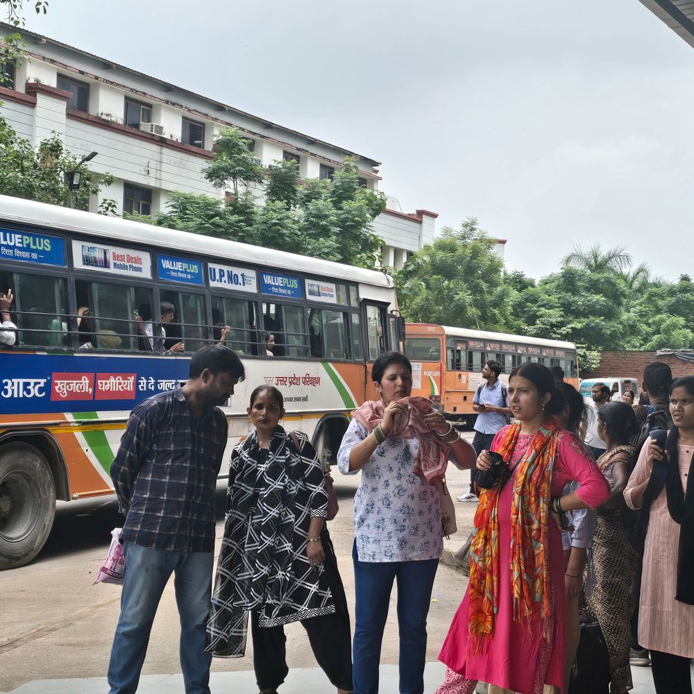 जन्माष्टमी पर मथुरा के लिए चलेंगी अतिरिक्त एसी बसें:आलमबाग से मथुरा के लिए चलेंगी आधा दर्जन अतिरिक्त एसी बसें, 4 सितंबर से बढ़ेगी बसें