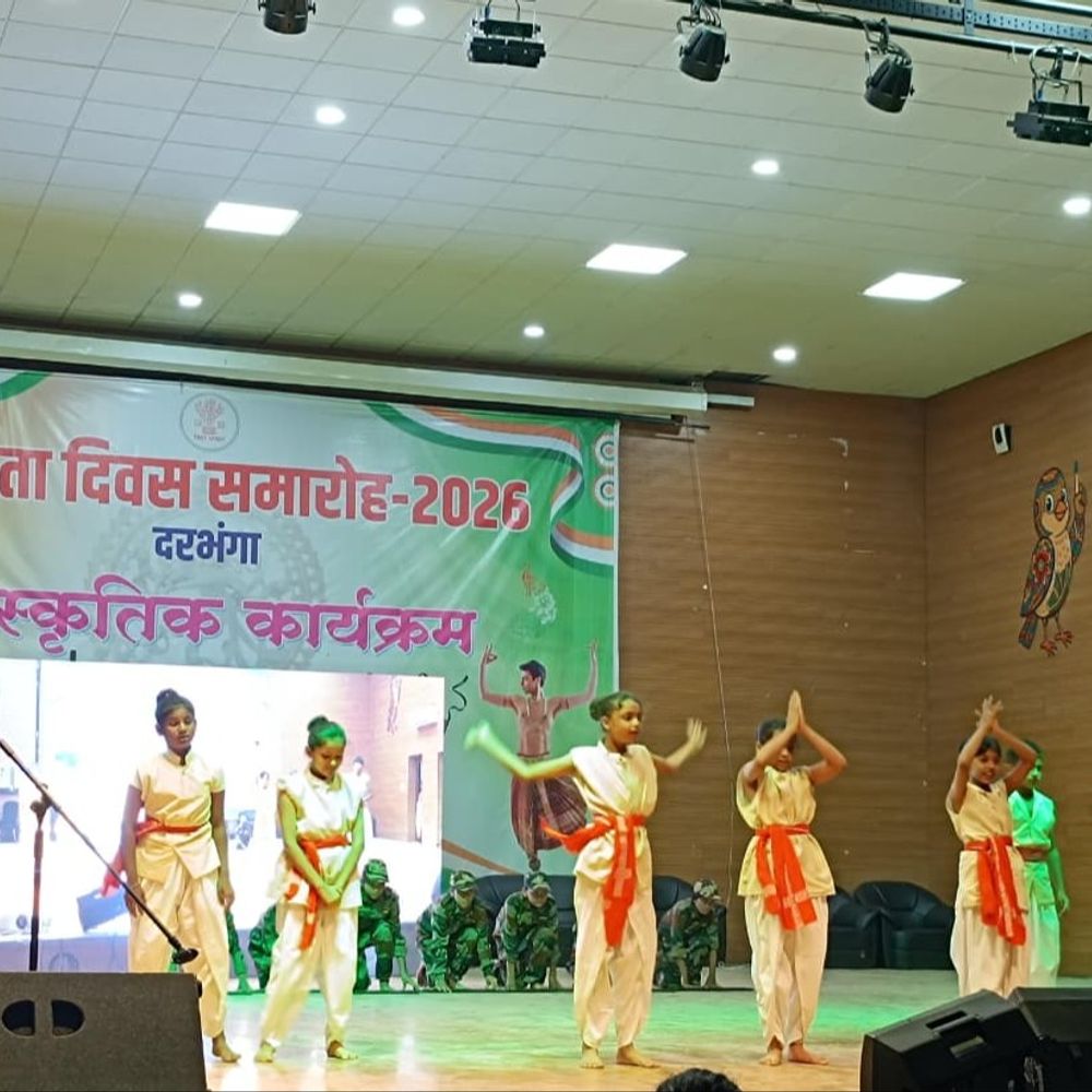 दरभंगा में रविवार देर शाम सांस्कृतिक कार्यक्रम का हुआ आयोजन:अमर शहीद-स्वतंत्रता सेनानियों को श्रद्धांजलि अर्पित की गई; बच्चों की शानदार प्रस्तुतियों ने जीता दिल
