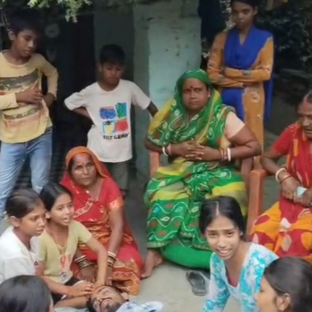 दरभंगा में युवक ने फंदे से लटक कर दी जान:पुलिस टीम से मारपीट, पिस्टल छीनी; पिता का आरोप- 10 लाख की मांग से था परेशान
