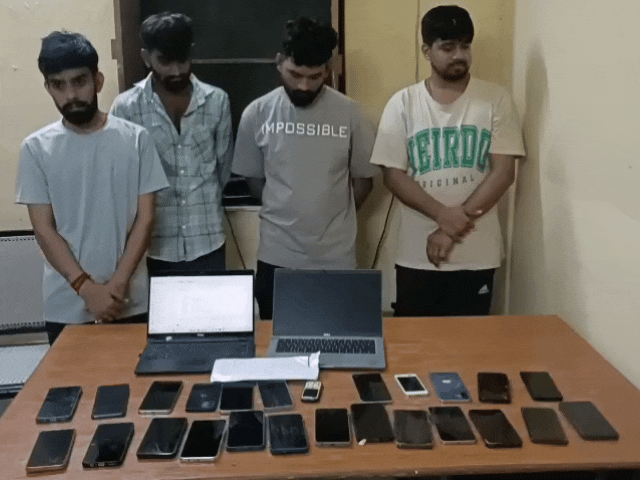 50 लाख का फ्रॉड करने वाले 4 आरोपी गिरफ्तार:साइबर ठगी की 17 वारदातों का खुलासा; आरोपियों से 25 एंड्रॉयड मोबाइल, 2 लैपटॉप मिले