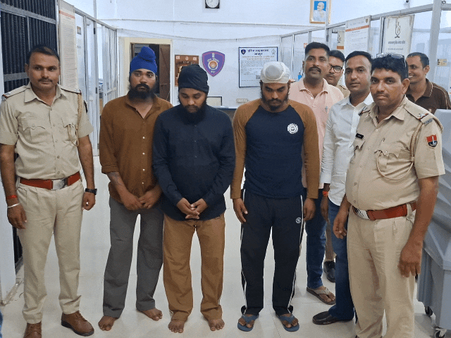 मध्यप्रदेश से बाइक चुराने आती थी गैंग, 3 गिरफ्तार:पहले बाइक चुराते, फिर मकानों में वारदात की देते अंजाम; पहले भी दर्ज हैं केस
