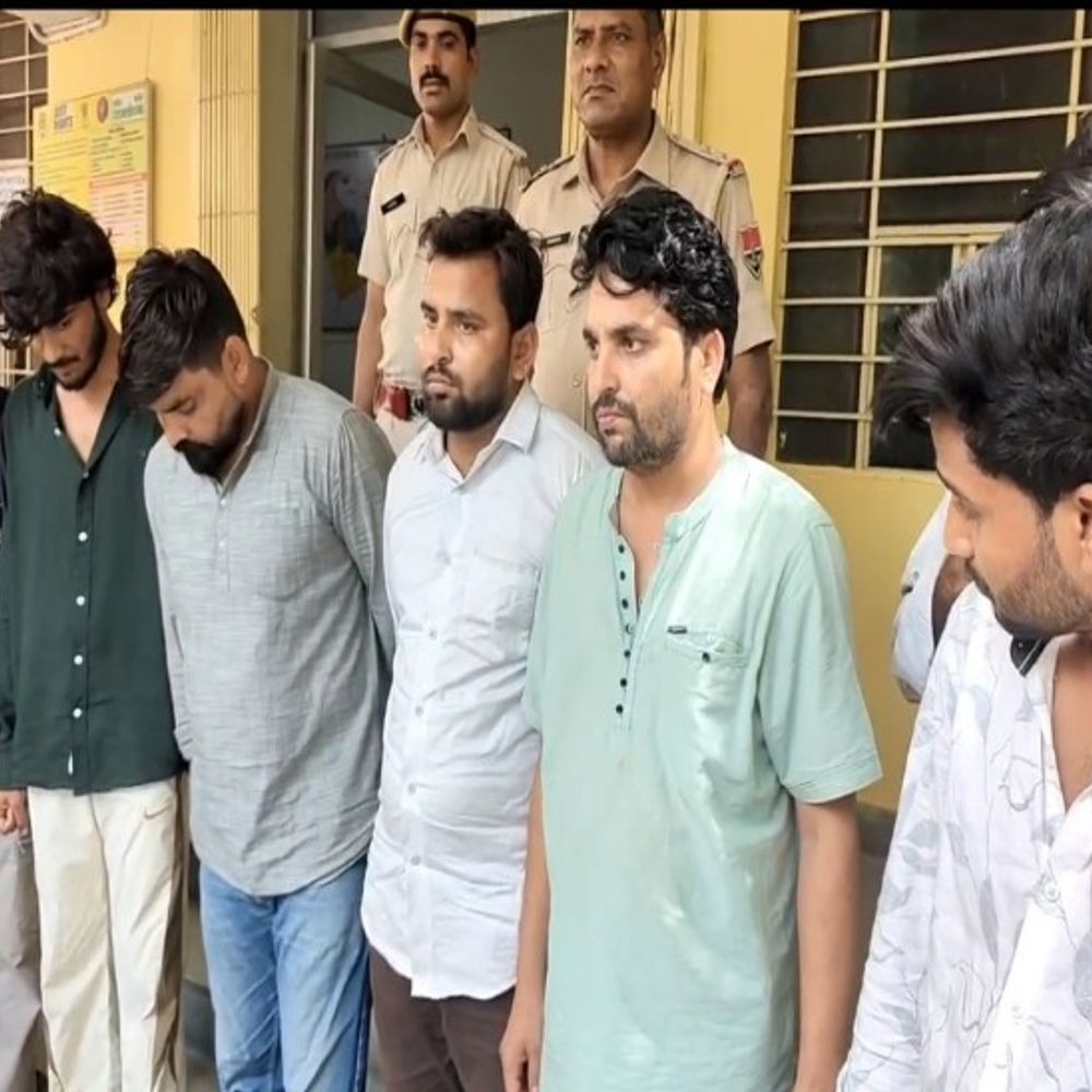 नकली-कंगन गिरवी रखकर लोन लेने वाली अंतरराज्यीय गैंग का पर्दाफाश:7 गिरफ्तार, दो कार और नकली कंगन जब्त; टोंक, दिल्ली समेत आधा दर्जन जगहों को भी बनाया निशाना