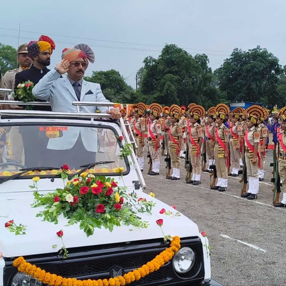 खंडवा में मंत्री विजय शाह ने किया ध्वजारोहण:पुलिस परेड ग्राउंड में स्वतंत्रता दिवस समारोह; देशभक्ति के जज्बे से गूंजा शहर