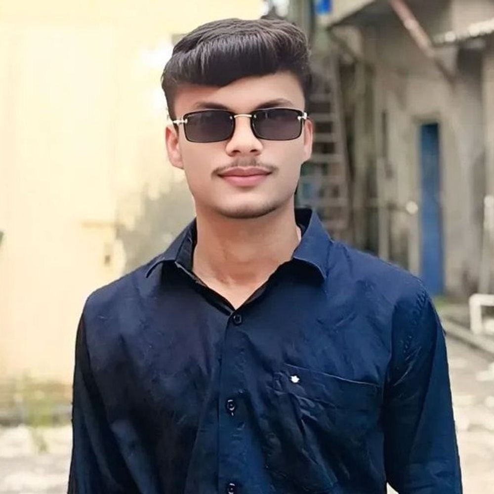 आरा- ट्रेन से गिरकर युवक की मौत:प्राइवेट कंपनी में काम करता था, पुणे से घर लौट रहा था; आधार कार्ड से हुई पहचान