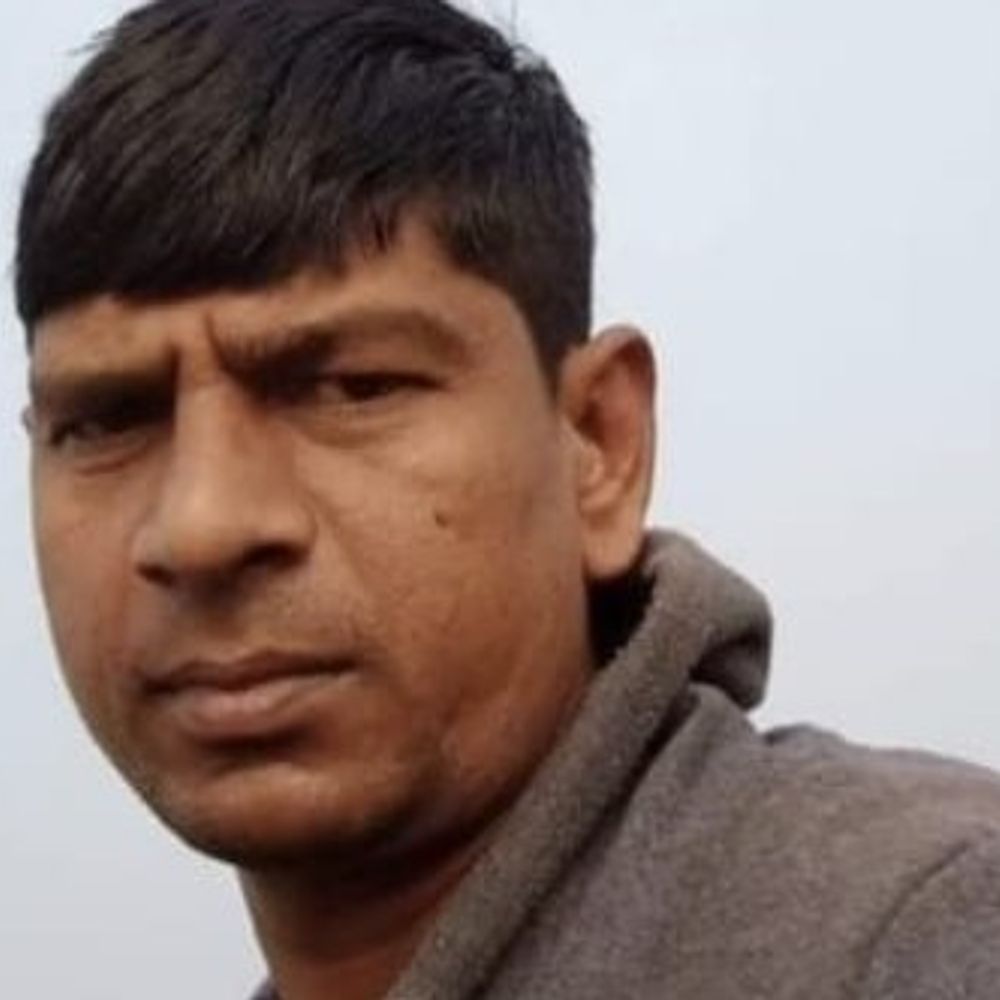 भोजपुर- करंट लगने से मजदूर की मौत:घर से बाहर बिजली के खंभे से जर्जर तार टूटकर गिरा था, हाथ टच होते ही लगा झटका
