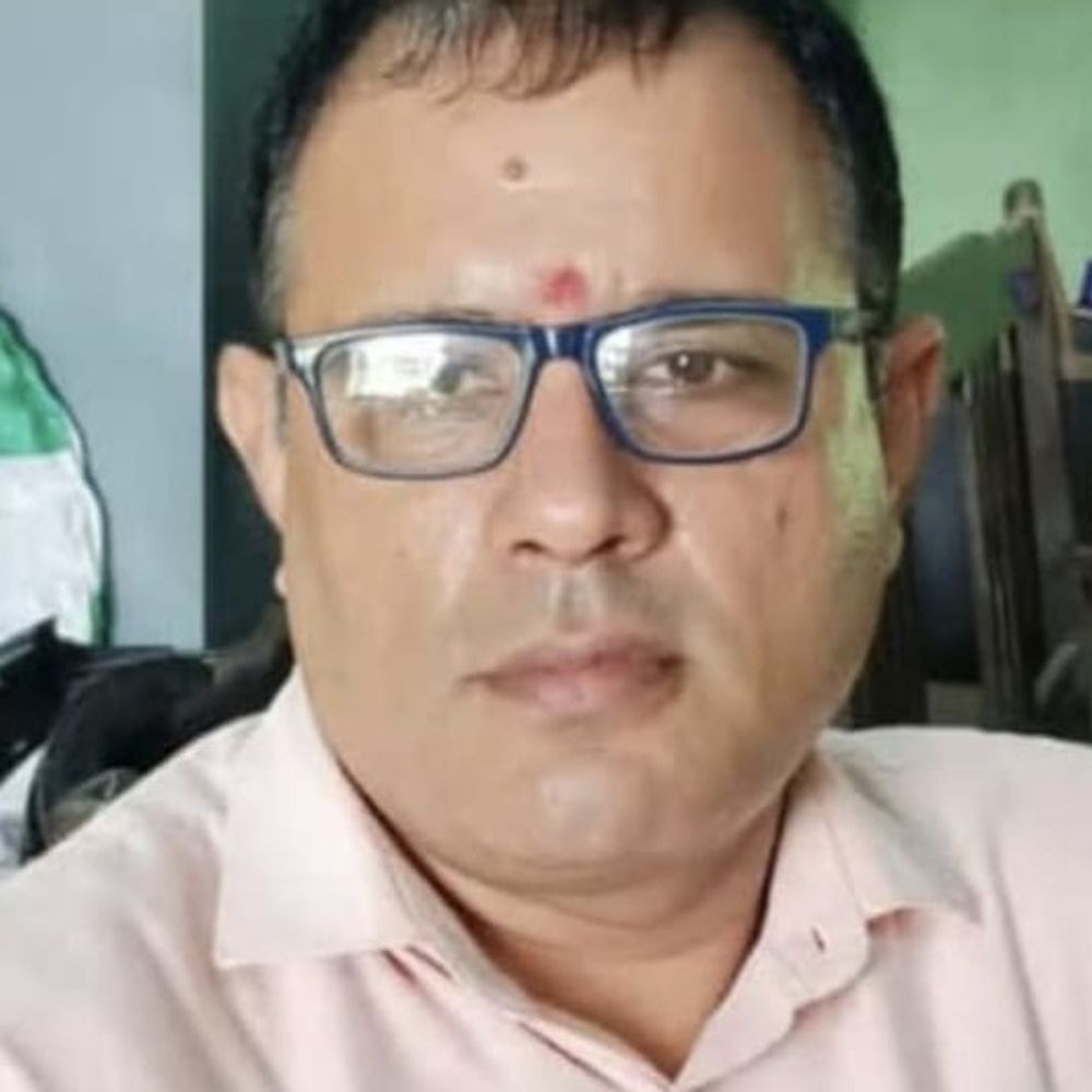 भोजपुर- संदिग्ध हालत में टीचर की मौत:बाइक से स्कूल जा रहे थे; बेटे ने हत्या का जताई आशंका, कहा- रोड एक्सीटेंड में घायल होने की सूचना मिली थी