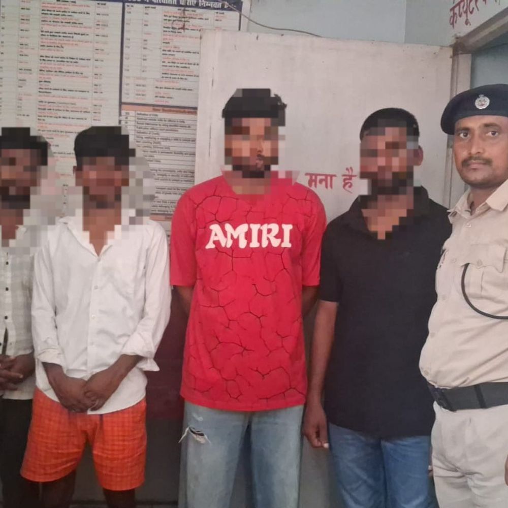 भोजपुर में कार सवार 4 तस्कर गिरफ्तार:50 ग्राम हेरोइन बरामद; यूपी से मंगाई गई थी खेप, अरवल में डिलीवरी होनी थी