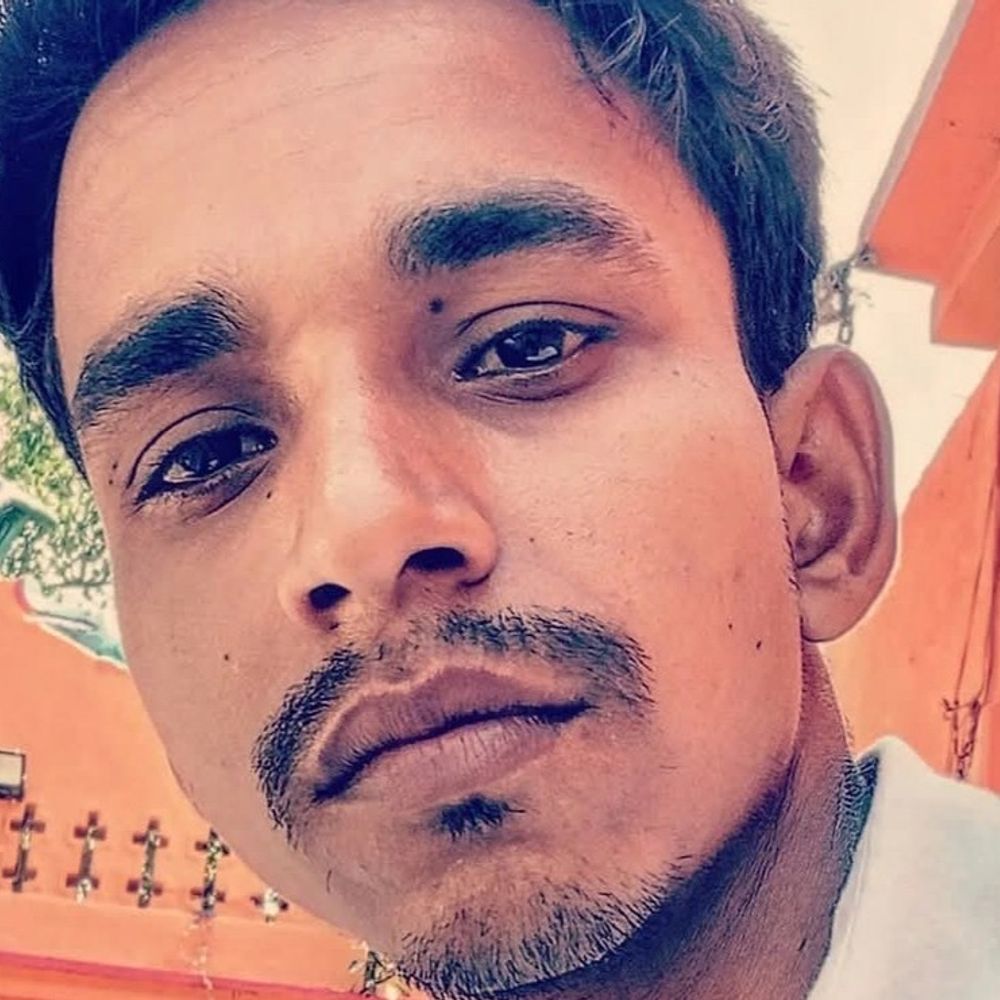 आरा- रोड एक्सीडेंट में युवक की मौत:बीमार भांजे को देखकर घर लौट रहा था, रास्ते में तेज रफ्तार वाहन ने मारी टक्कर