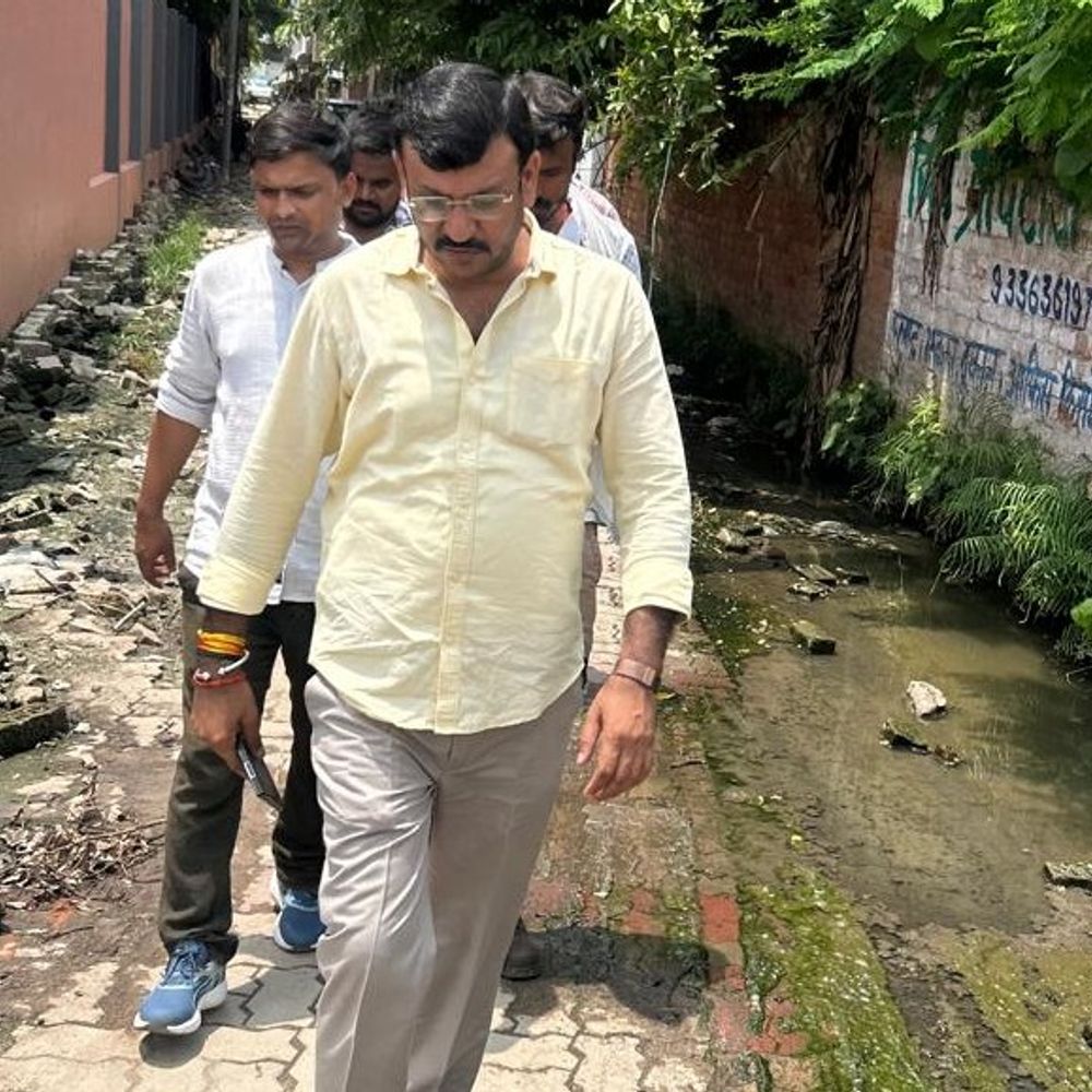 चिनहट सीवर व्यवस्था का बुरा हाल:पार्षद ने किया निरीक्षण बोले नहीं सुन रही कार्यदाई संस्था स्वेज इंडिया