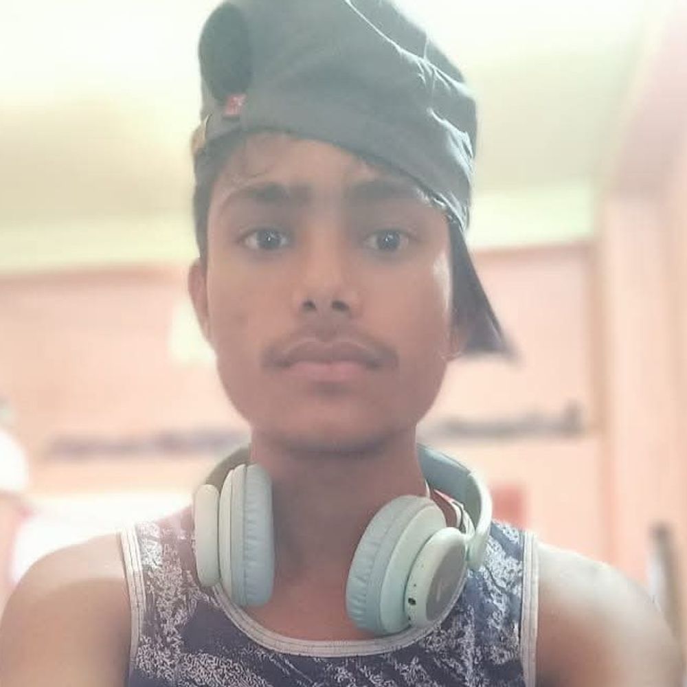 भागलपुर- प्राइवेट बैंक के स्टाफ ने की खुदकुशी:कमरे में फंदे से लटका मिला शव, दरवाजा तोड़कर निकाला बाहर; कारण स्पष्ट नहीं