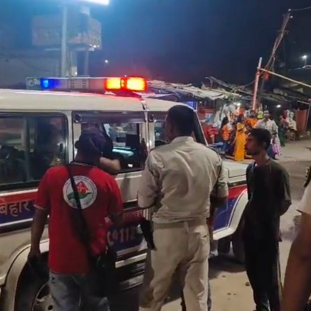 बेटे से झगड़ा के बाद मां गंगा में कूदी:घरेलू विवाद से थी परेशान, घाट पर तैनात आपदा मित्रों ने बचाई जान