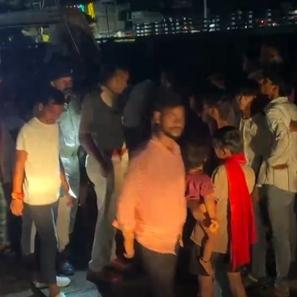भागलपुर में चंपा नदी में मिला एक व्यक्ति का शव:मृतक की पहचान नहीं हो सकी है; स्थानीय लोगों से पूछताछ, पुलिस ने आसपास के थानों से किया संपर्क