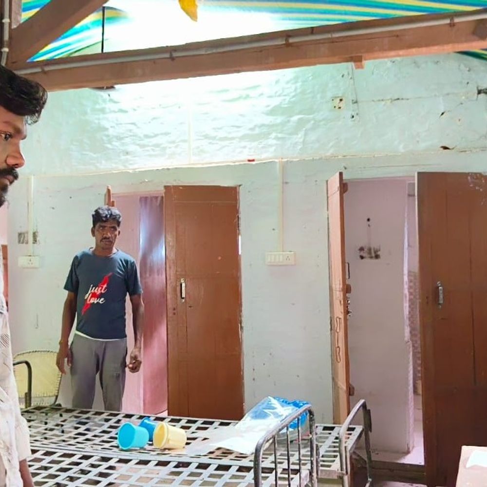 45 एकड़ जमीन विवाद, आधी रात सेंटर में घुसे लोग:नर्मदापुरम में ऑफिस और आवास में तोड़फोड़, CCTV कैमरे फोड़े; DVR भी ले गए