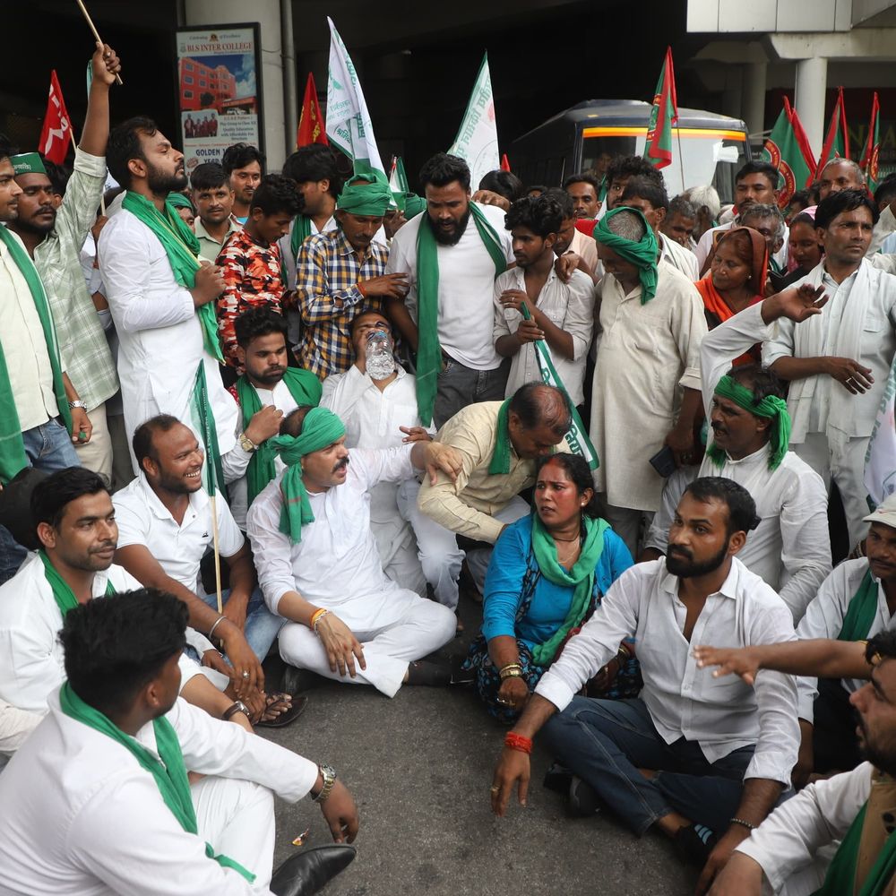 लखनऊ में किसान – मजदूर संगठनों का प्रदर्शन:जनभवन कूच करने निकले , बिजली -कृषि संसाधनों के महंगे होने पर जताई नाराजगी