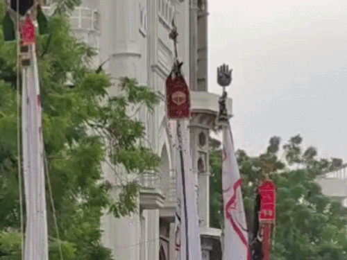 इमाम हुसैन की याद में उठा पचासे का जुलूस:दुलदुल और अमारी की जियारत को उमड़े जायरीन, सदर इमामबाड़े पर होगा समाप्त