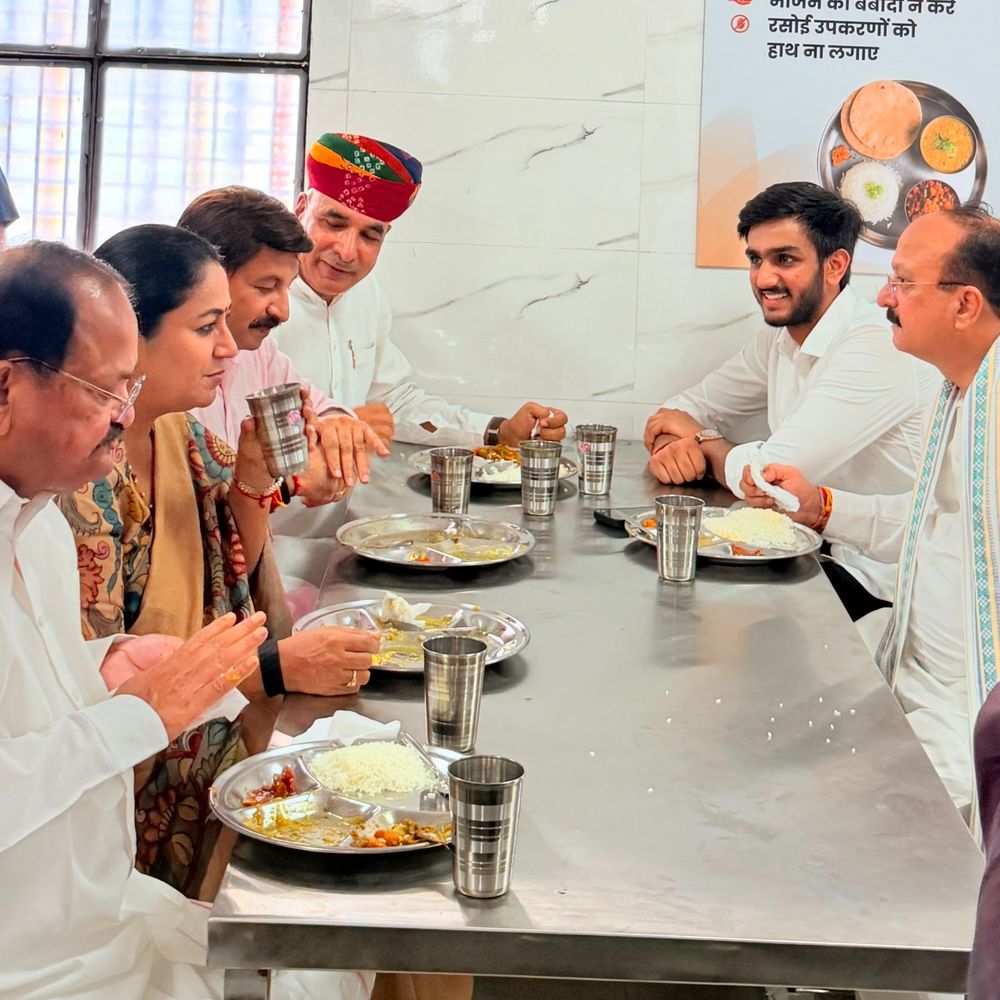 बहादुरगढ़ के छोरे ने शुरू कराई 5 रुपए की थाली:दिल्ली यूनिवर्सिटी अध्यक्ष आर्यन मान की पहल से अटल कैंटीन का शुभारंभ, पूर्व उपराष्ट्रपति वेंकैया नायडू, दिल्ली CM रेखा गुप्ता समेत कई दिग्गज रहे मौजूद