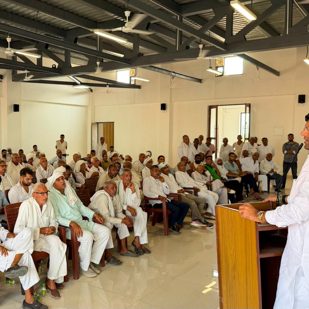 झज्जर में कांग्रेस जूतम-पजार पर दुष्यंत चौटाला का तंज:बोले- AICC का नाम बदलकर रख दें ‘ऑल इंडिया झगड़ालू पार्टी,अर्चना गुप्ता के कुर्ता-पायजामा वाले बयान पर किया पलटवार