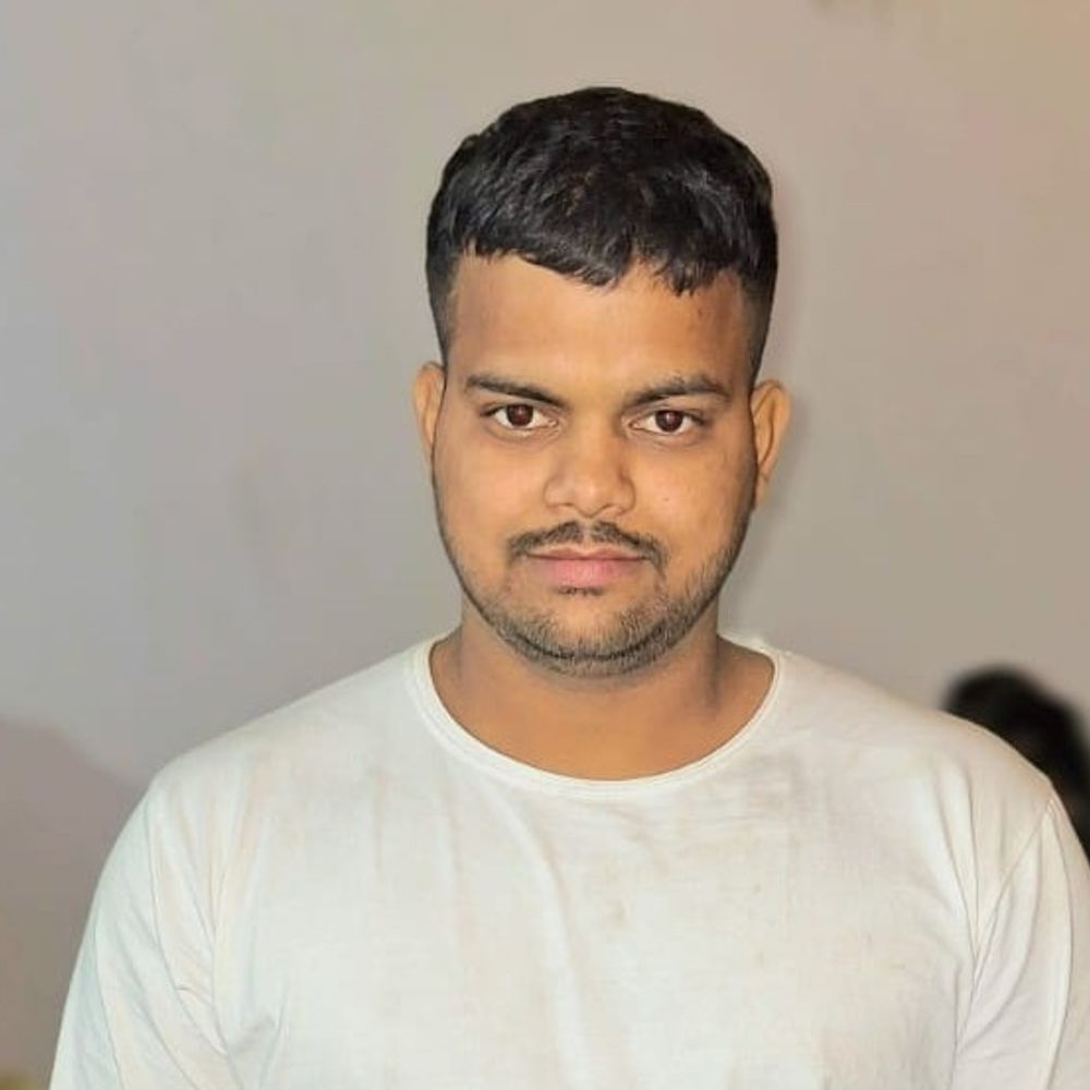 गाजियाबाद में युवक ने दोस्त पर की फायरिंग, घायल:रात में चाऊमीन खाने पहुंचा था युवक, हमलावर बाइक से फरार हुए