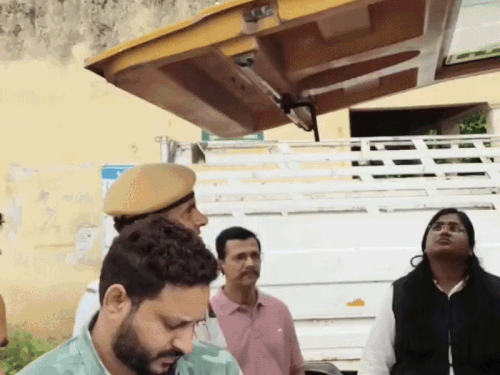 सीकर में 222 स्कूल बसों की जांच:18 पर 71,000 रुपए का जुर्माना, 1 बस सीज; एडिशनल जज ने की कार्रवाई