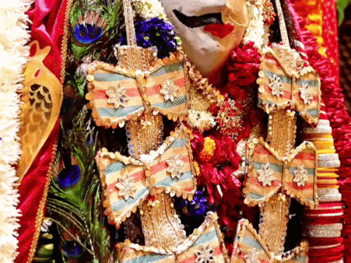 आधा नर,आधी नारी…स्वरूप में दिखे बाबा विश्वनाथ; VIDEO:भक्तों ने अर्धनारीश्वर रूप के किए दर्शन, हर-हर महादेव के जयकारों से गूंजा धाम