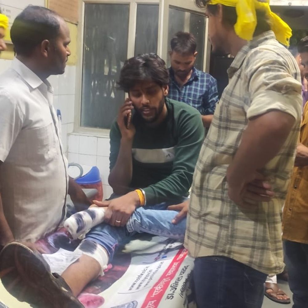मैनपुरी में बाइकें टकराईं, दो कांवड़ यात्री घायल:पांचाल घाट से गंगाजल लेने जा रहे थे श्रद्धालु, एक रेफर