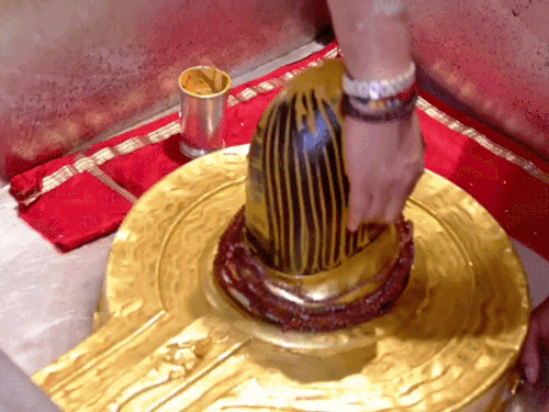 बाबा विश्वनाथ का रूद्राक्ष की मालाओं से हुआ श्रृंगार, VIDEO:साढ़े 5 लाख श्रद्धालुओं ने किया दर्शन,लगे हर-हर महादेव के जयकारे