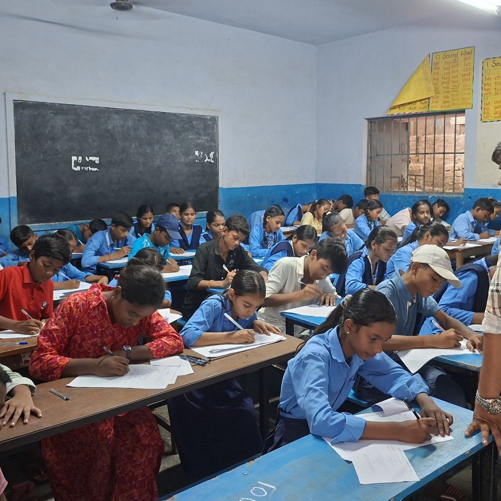 प्रतियोगिता में शामिल छात्र-छात्राएं अगले महीने होंगे सम्मानित:414 परीक्षार्थियों ने लिया भाग, बेगूसराय में राष्ट्रकवि दिनकर सृजनात्मक प्रतियोगिता
