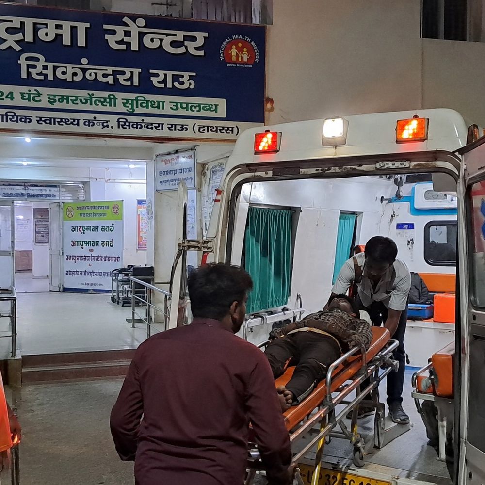 हाथरस में ट्रक-बाइक की टक्कर में मैनेजर की मौत:ड्यूटी के बाद घर लौट समय हुआ हादसा, पुलिस ने दर्ज किया मुकदमा