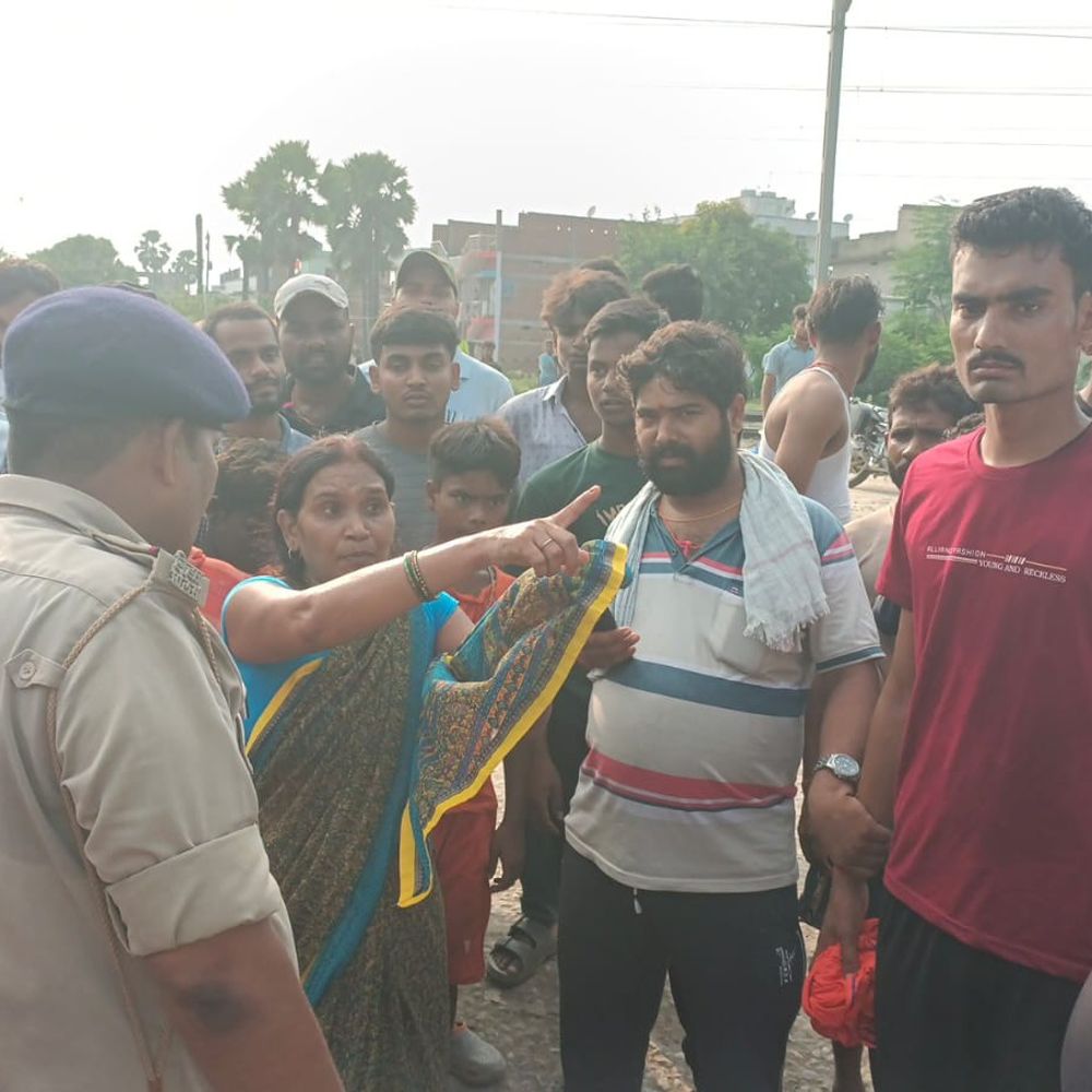 महिला से ज्वेलरी ठगी, आरोपी गिरफ्तार:जहानाबाद में ग्रामीणों ने पकड़कर की पिटाई, पुलिस ने हिरासत में लिया