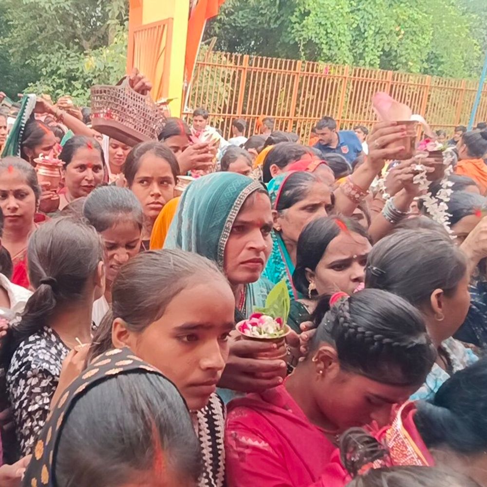 गोंडा में शिवालयों में उमड़ा आस्था का सैलाब:पृथ्वीनाथ मंदिर में 50 हजार ने किया जलाभिषेक