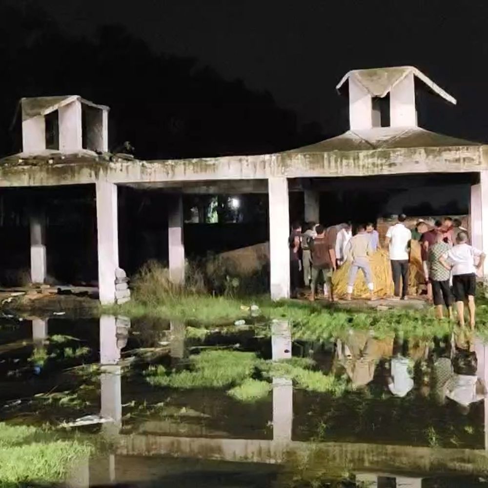 बागपत श्मशान घाट में जलभराव:अंतिम संस्कार के दौरान परिजनों को हुई परेशानी