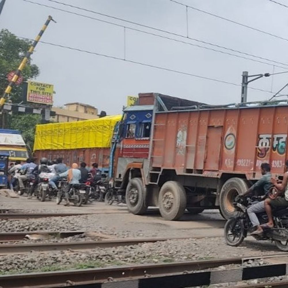 समस्तीपुर-मुजफ्फरपुर रेलखंड पर बदला जाएगा स्लीपर:ओवर हॉलिंग का भी काम होगा; रेलवे गुमटी नंबर-66 रात 10 से सुबह 6 बजे तक बंद रहेगा