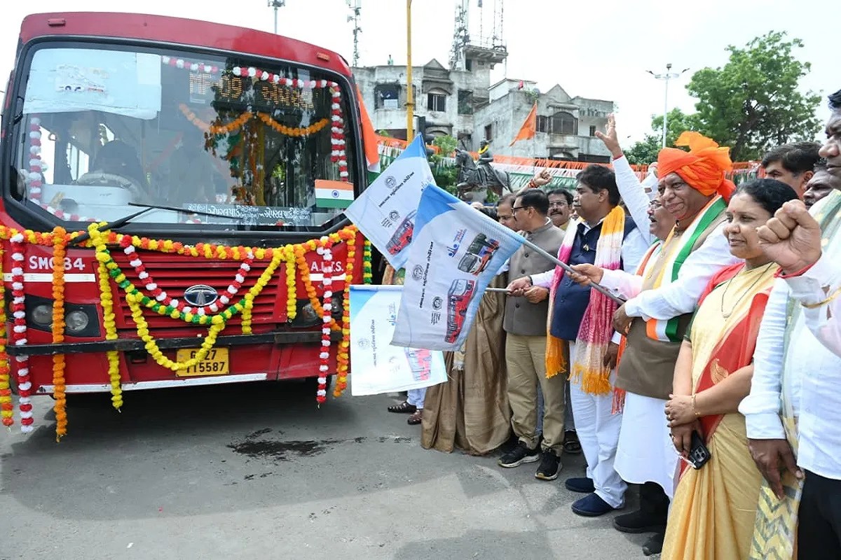 मेट्रो ट्रेन तक पहुंच होगी आसान, एएमटीएस ने शुरू की विशेष बसें