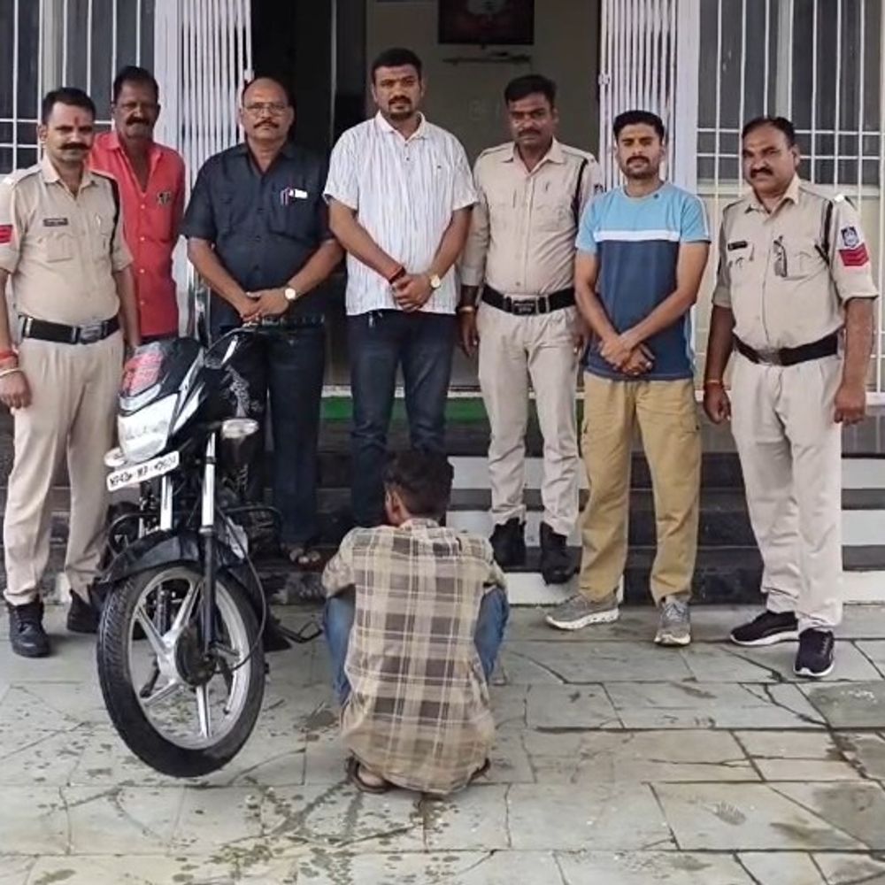 पुलिस ने बाइक चोर पकड़ा:40 हजार की बाइक बरामद, दूसरा आरोपी फरार