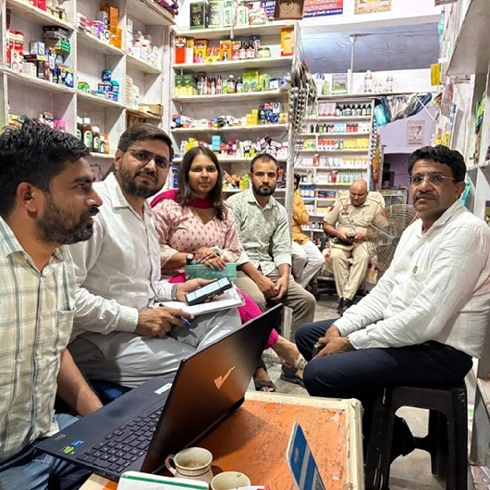 भिवानी में स्वास्थ्य विभाग की छापेमारी:जुई के मेडिकल स्टोर से 9 अवैध MTP किट बरामद, पाजामे में छिपाकर रखी थी