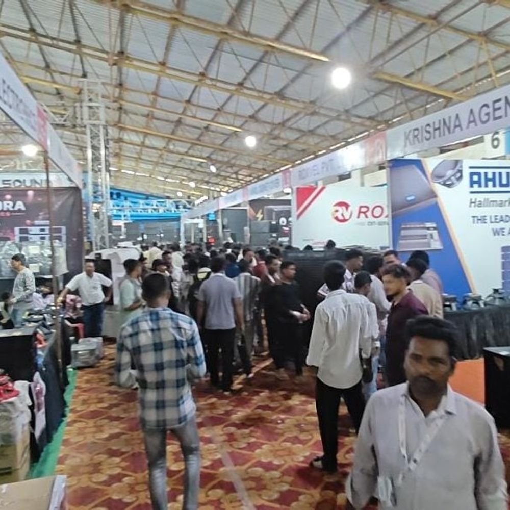 धमतरी में CG05 एक्सपो शुरू, लाइट-साउंड का व्यापार:विभिन्न राज्यों के व्यापारी और खरीदार पहुंचे, करोड़ों का कारोबार