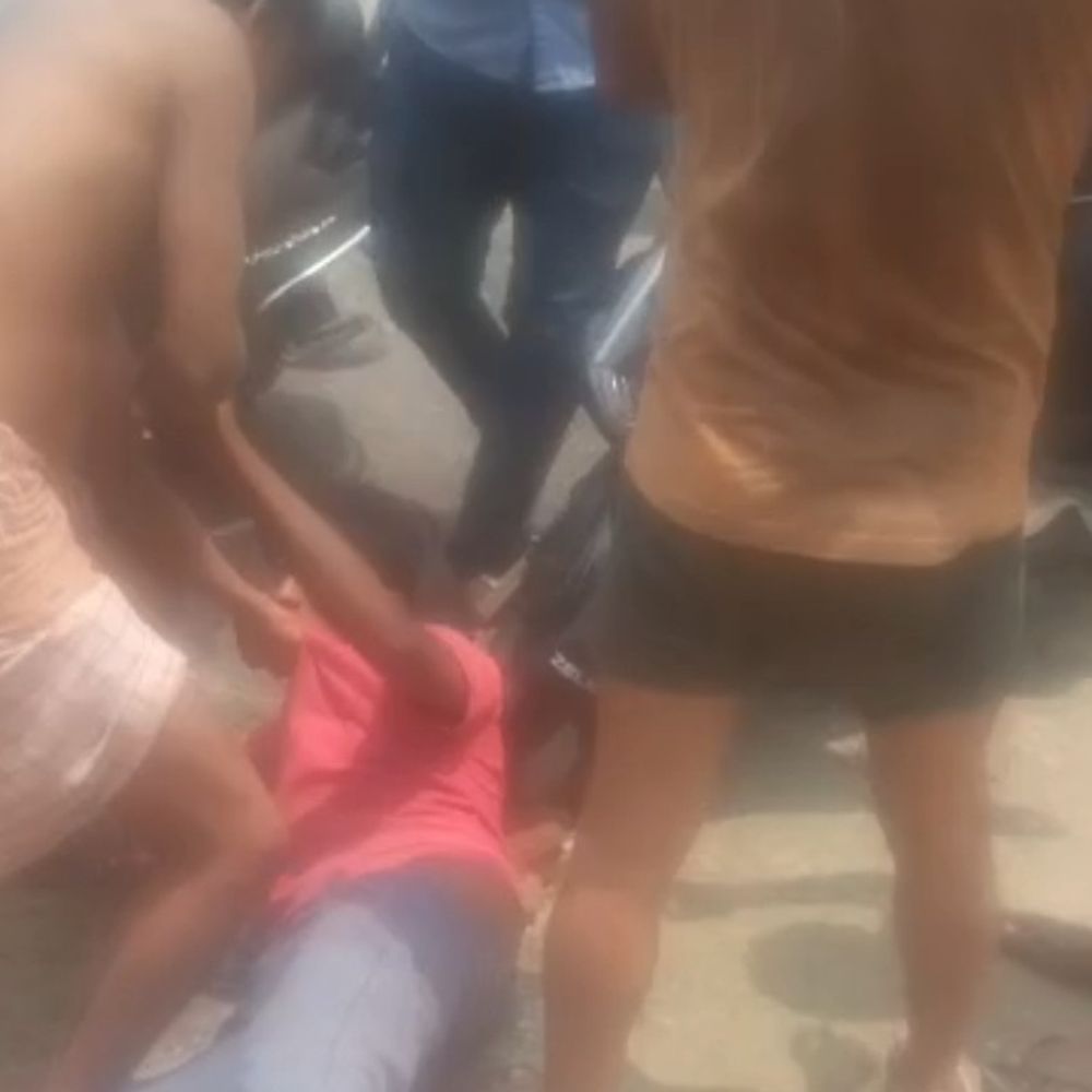 मैहर में लाइनमैन से मारपीट, तीन भाइयों पर केस, VIDEO:बिजली लाइन सुधारने पहुंचे बिजलीकर्मी को दी जान से मारने की धमकी