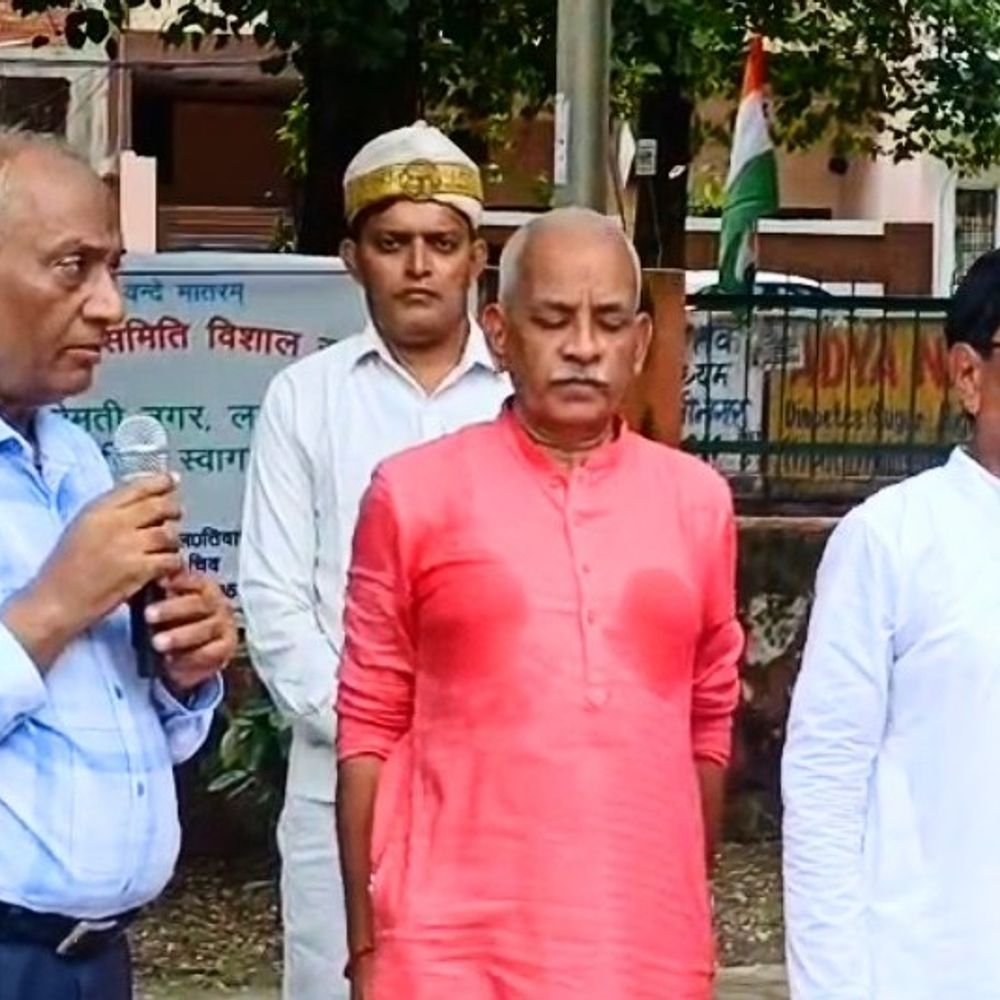 गोमती नगर में जन कल्याण समिति ने मनाया स्वतंत्रता दिवस:राज्य सूचना आयुक्त ने किया ध्वजारोहण