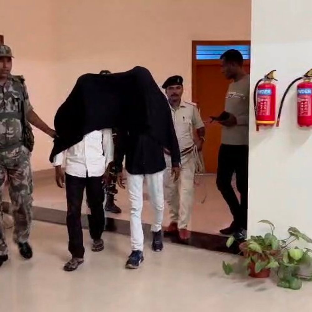 चतरा पुलिस ने 5 लाख की अफीम जब्त की:सिमरिया से दो तस्कर गिरफ्तार, गुप्त सूचना पर की गई कार्रवाई; बड़े नेटवर्क की तलाश जारी