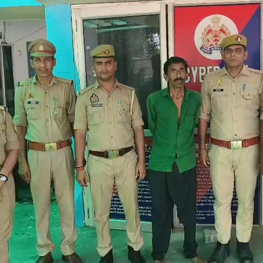 अमरोहा में पत्नी की हत्या का आरोपी पति गिरफ्तार:जीजा से फोन पर बात करने को लेकर नाराज, दो दिन पहले फावड़े से वार