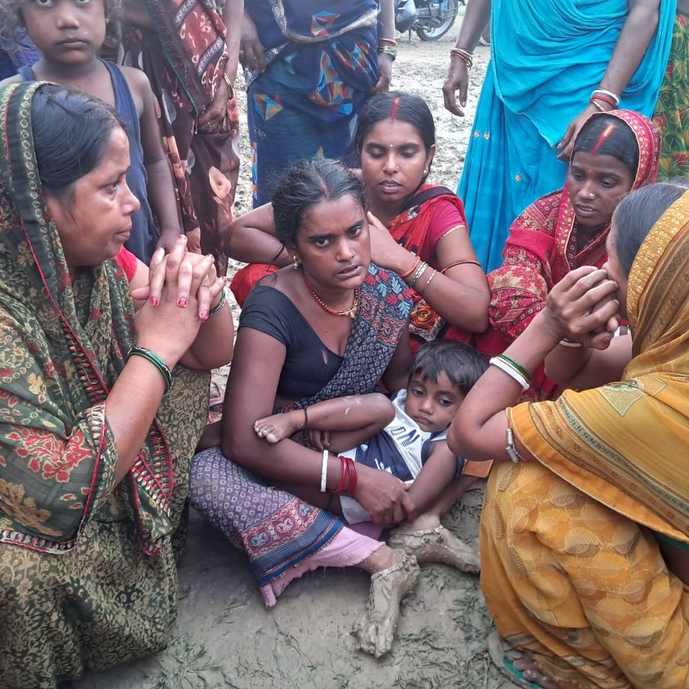 लखीसराय में वज्रपात से 3 महिलाओं की मौत:4 मवेशियों की भी गई जान, धान रोपनी के दौरान मौसम बदलने से हादसा