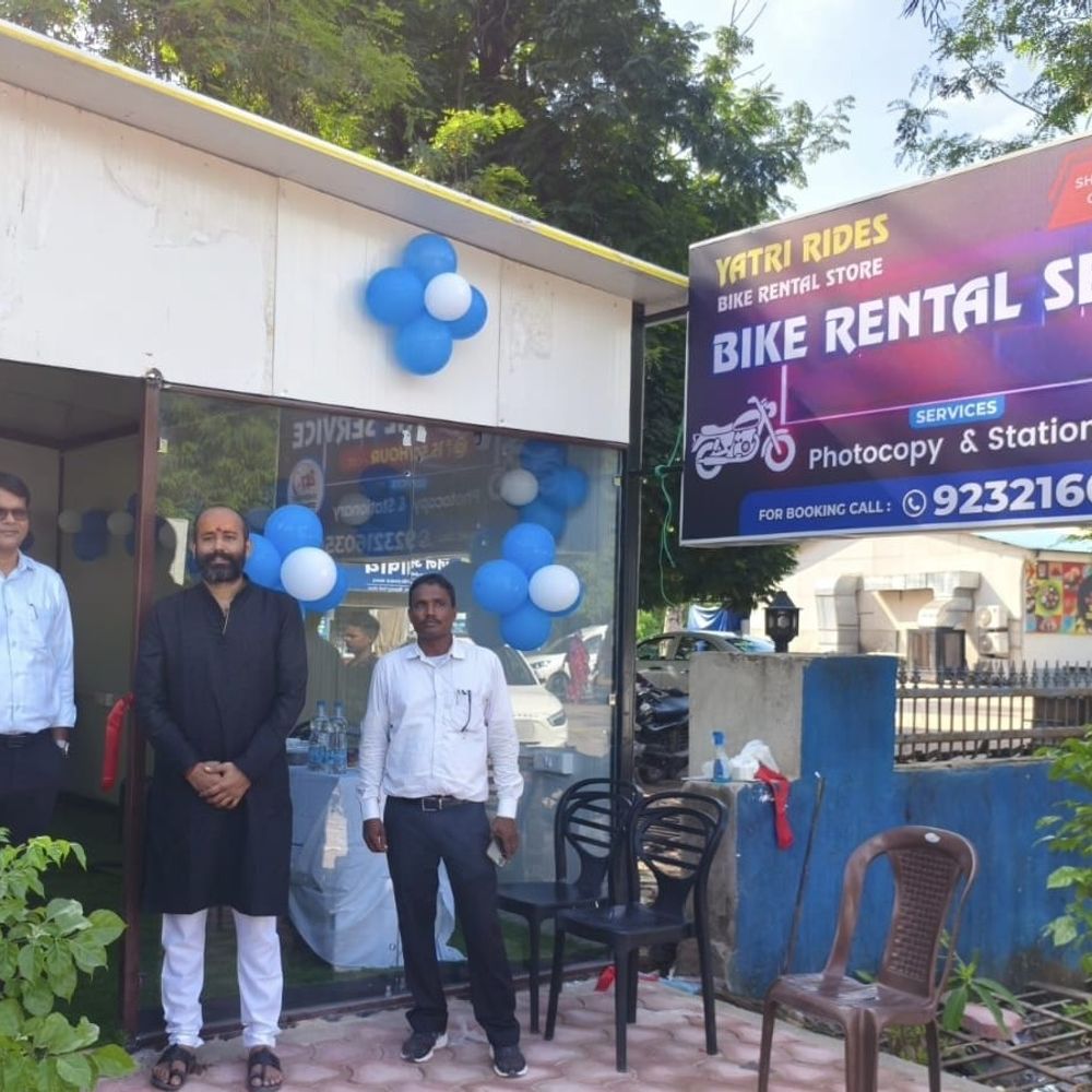 बिलासपुर स्टेशन पर बाइक रेंटल सेवा शुरू:दक्षिण पूर्व मध्य रेलवे जोन में यात्रियों के लिए नई पहल, अब स्टेशन से शहर घूमना आसान