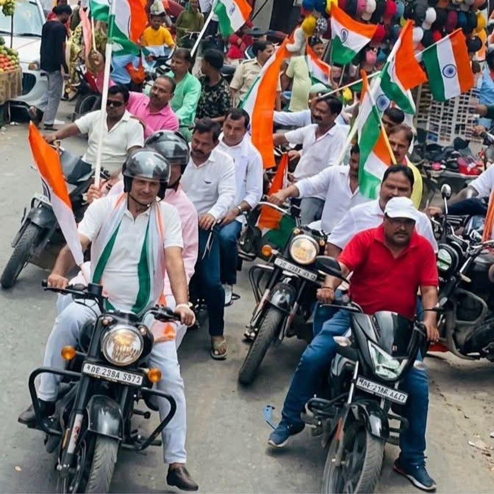 सीवान में हजारों लोगों की तिरंगा यात्रा:गांधी मैदान से निकली बाइक रैली, ‘भारत माता की जय’ और ‘वंदे मातरम्’ के नारों से गूंजा शहर