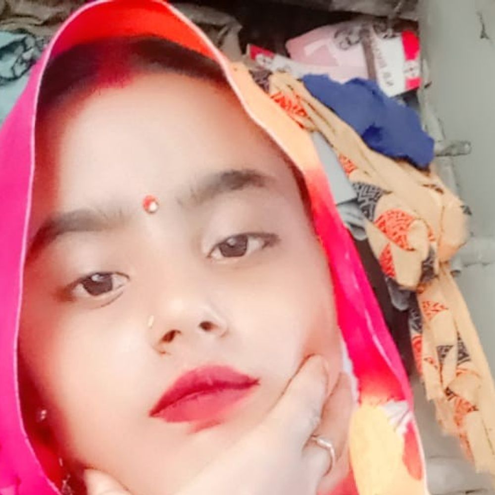लखनऊ में शादी के 6माह बाद ही नवविवाहिता की मौत:कोठरी में साड़ी के फंदे से लटकी मिली बॉडी, पति पुणे में था