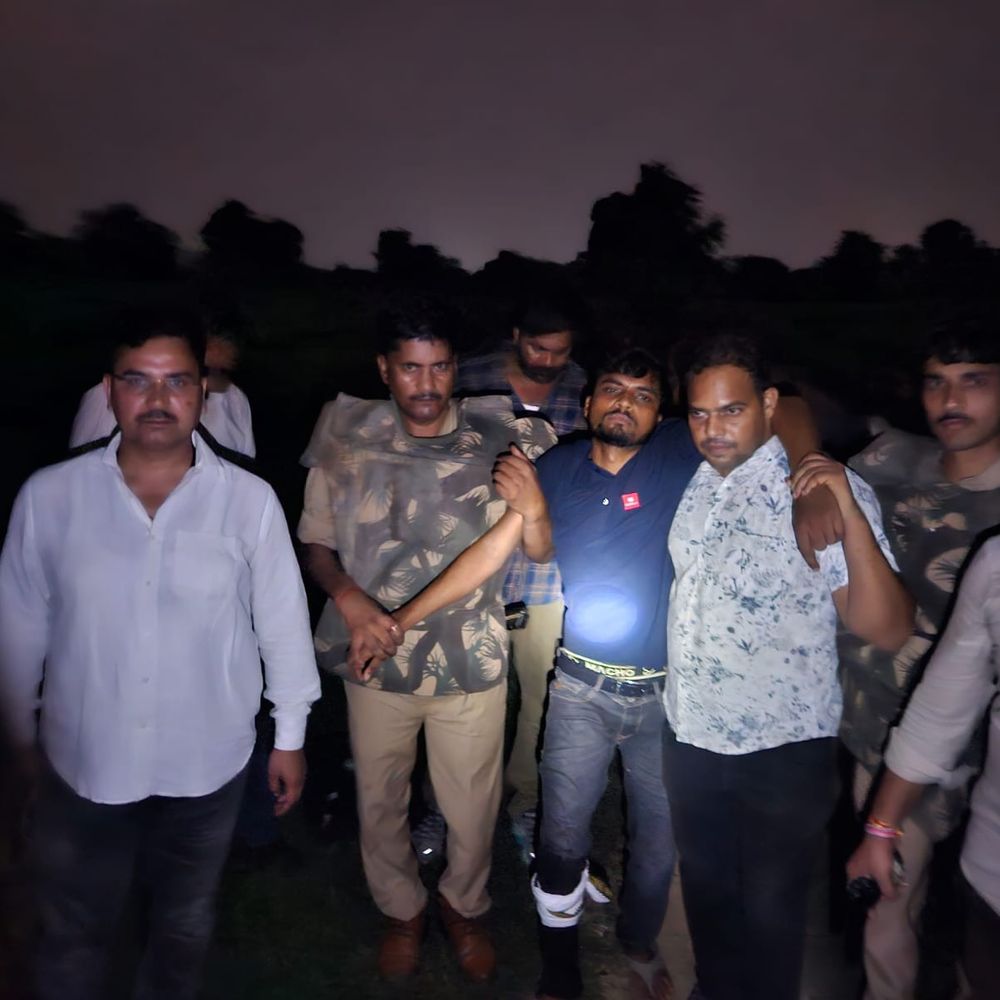 गोंडा में पुलिस मुठभेड़, शातिर बदमाश गिरफ्तार:पैर में गोली लगी, चोरी के जेवर-नकदी और अवैध तमंचा बरामद