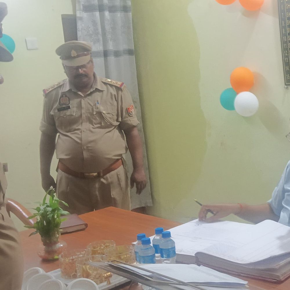 DCP साउथ ने रेउना, घाटमपुर थानों का किया औचक निरीक्षण:पुलिसिंग परखी, लोगों से संवाद कर दिए आवश्यक दिशा-निर्देश