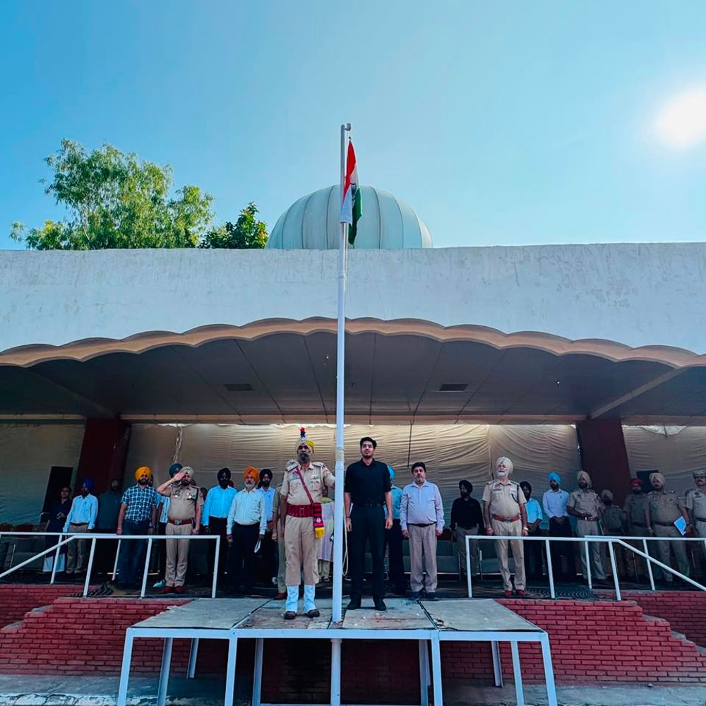 तरनतारन में 15 अगस्त की फुल ड्रेस रिहर्सल:पुलिस लाइन ग्राउंड में देशभक्ति का जज्बा गूंजा, अधिकारियों ने परखी व्यवस्थाएं; डिप्टी स्पीकर रौड़ी फहराएंगे ध्वज